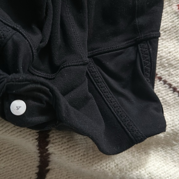 Lululemon "Gather & Crow" Cropped Capri Leggings with Split Hem in Black Size 4 - Picture 7 of 8